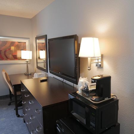 Hotel Baymont By Wyndham Flint Airport North Exteriér fotografie