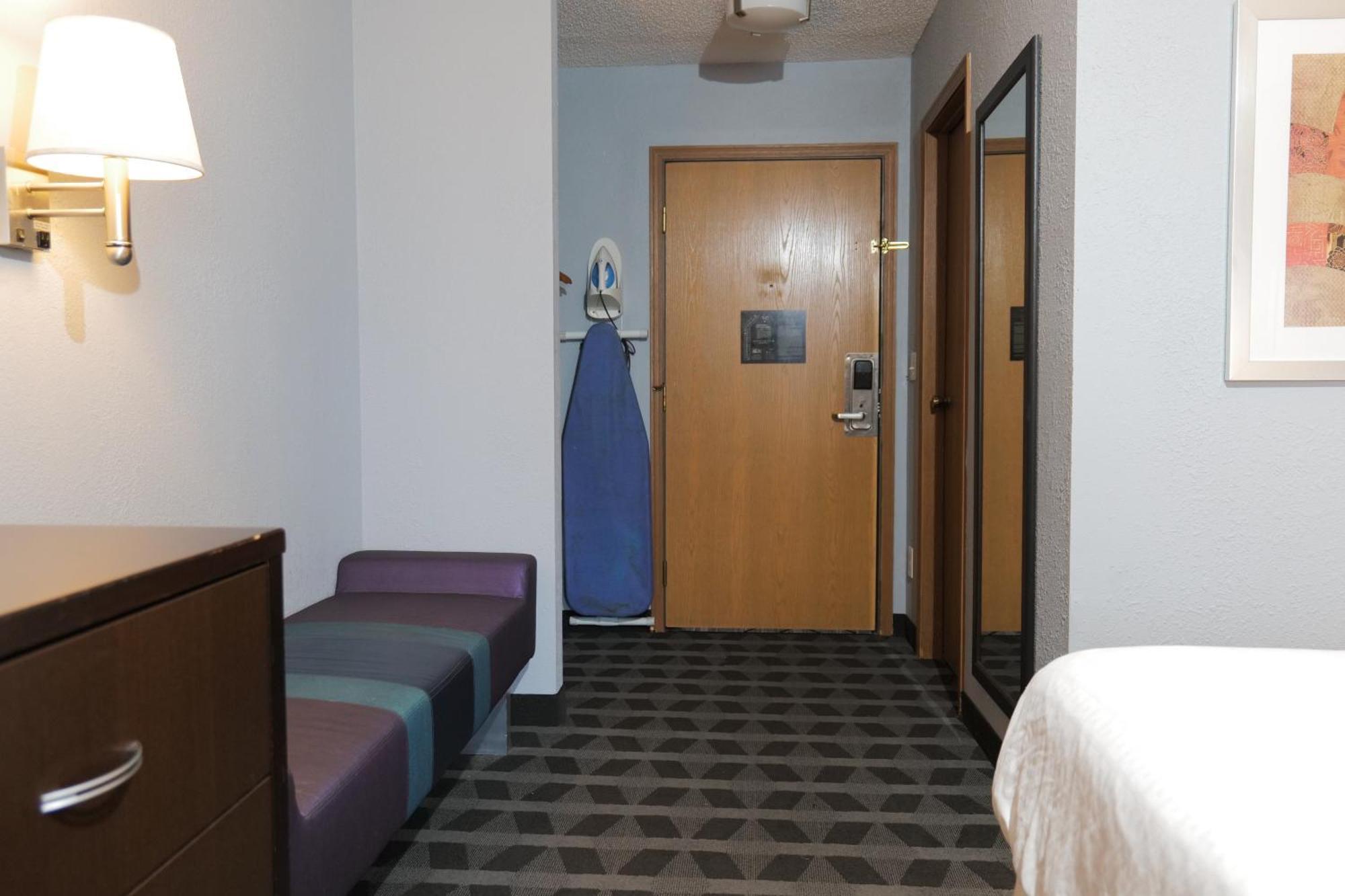 Hotel Baymont By Wyndham Flint Airport North Exteriér fotografie