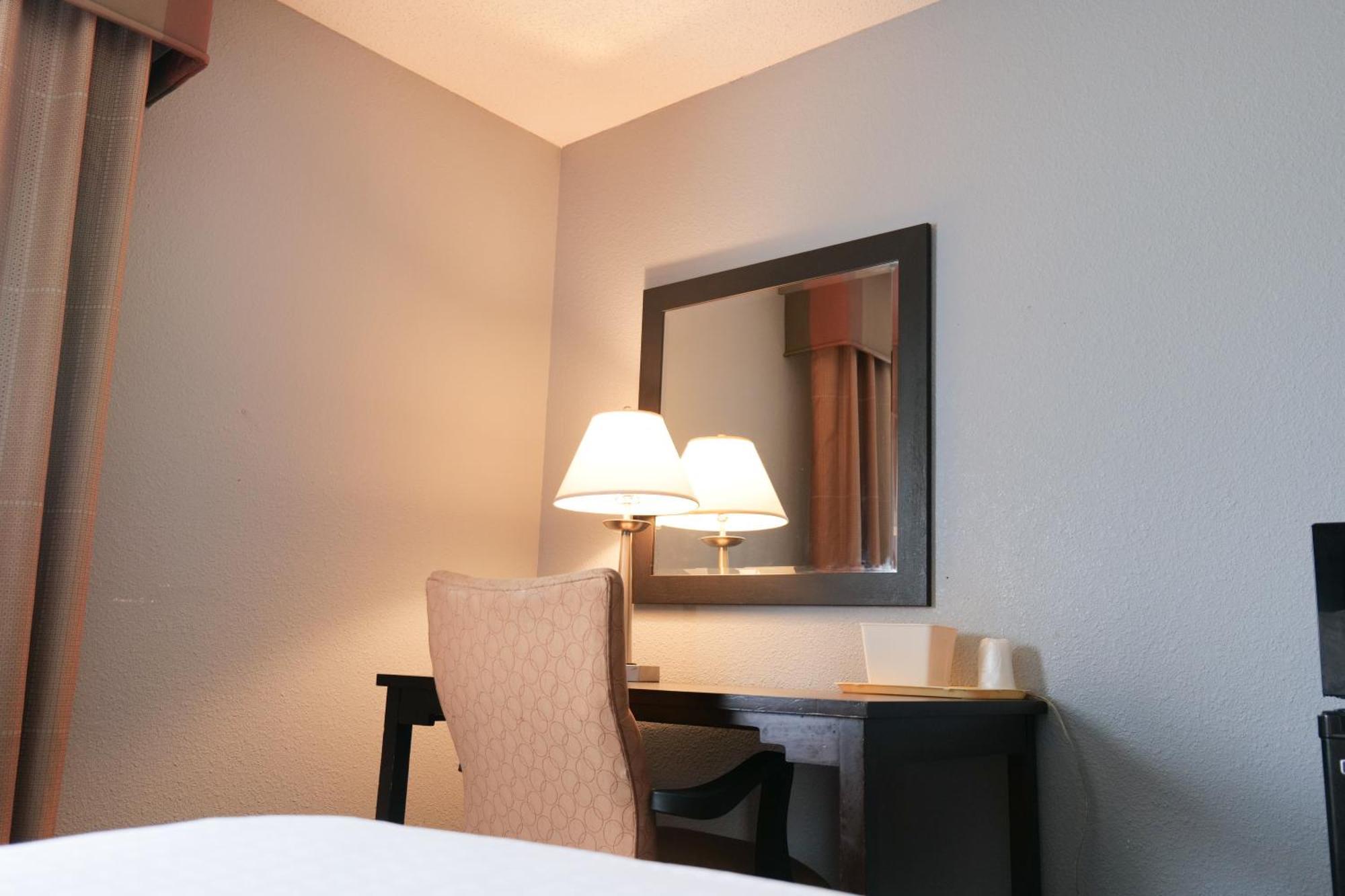 Hotel Baymont By Wyndham Flint Airport North Exteriér fotografie